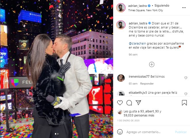 Adrian Lastra Times Square con su novia Clara Chaín