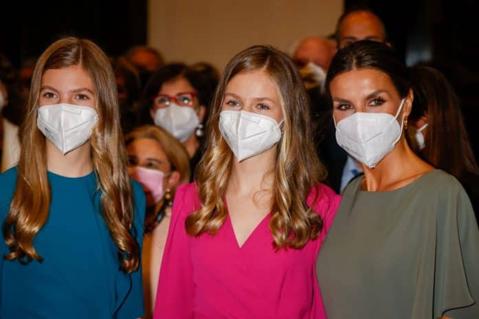 Reina Letizia, Princesa Leonor y Sofía: verde, rosa y azul, el mensaje de sus looks