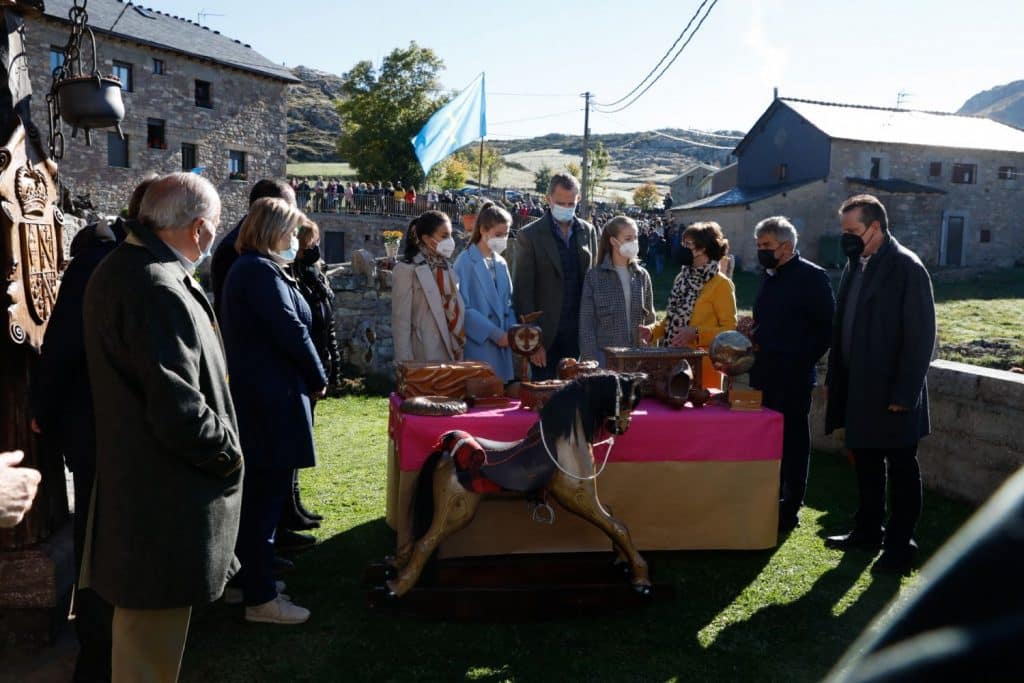 Reina Letizia Princesa Leonor Infanta Sofía Pueblo Ejemplar 2021