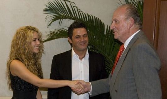 Shakira con el Rey Juan Carlos I y Alejandro Sanz
