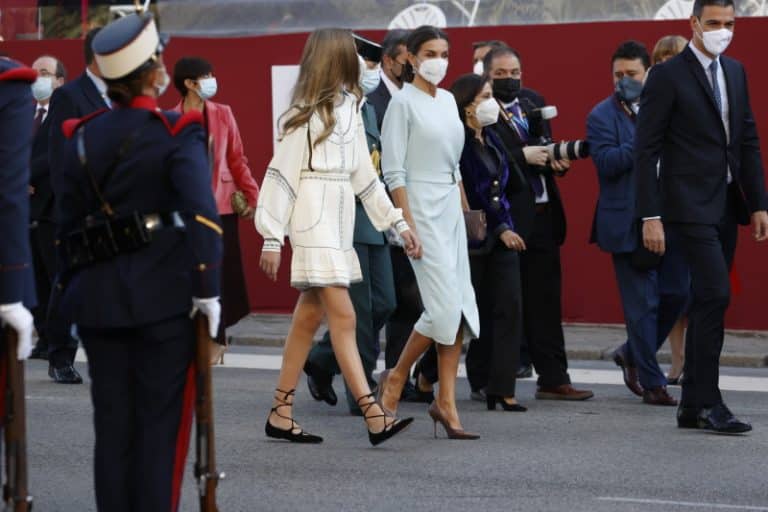 Letizia y el guiño a Leonor en el Día de la Hispanidad: analizamos su estilismo