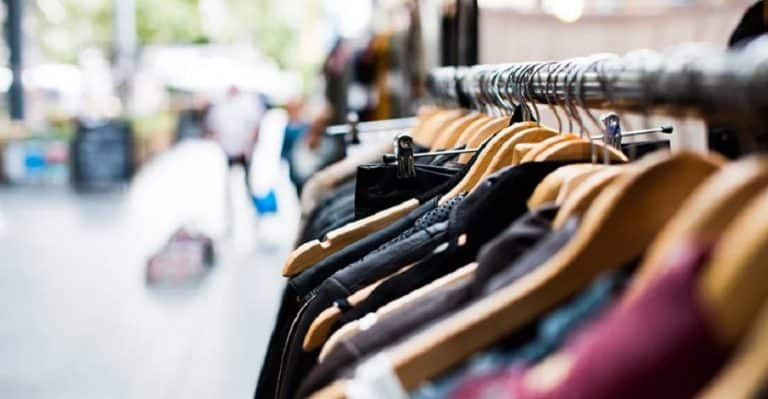 ¿Cuáles son las últimas tecnologías y materiales de fabricación utilizados en la producción de chaquetas y abrigos?