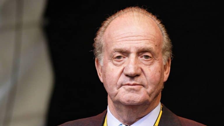 La biografía que Juan Carlos le ha dado a una francesa y no a un español: ¿Por qué?