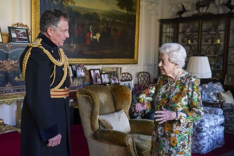 Isabel II reaparece en público: su regreso antes del estreno de ‘Spencer’