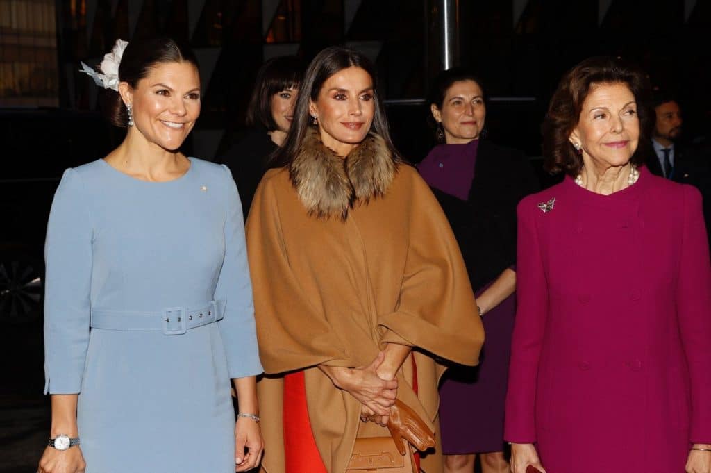 Trío de Reinas Letizia Silvia y Victoria Suecia sin casquete