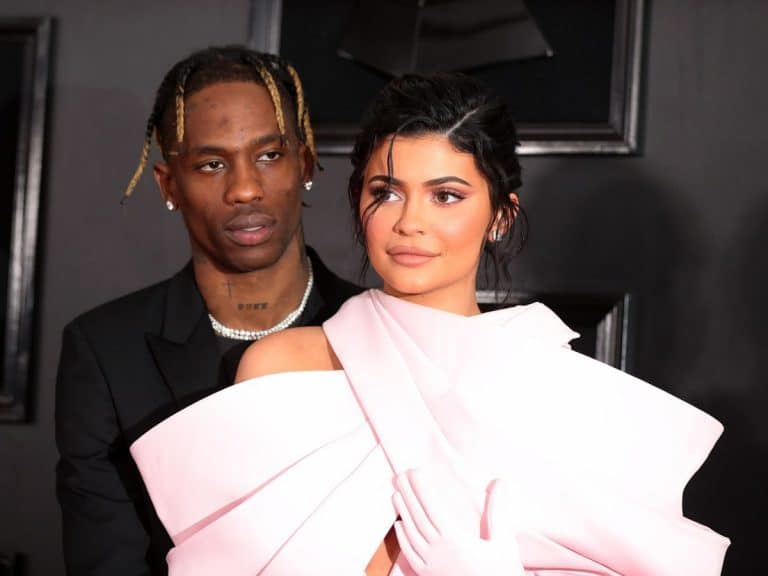 Travis Scott demandado por permanecer impasible mientras sus fans morían