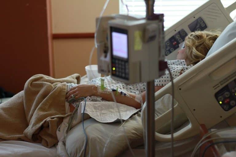 Negligencias médicas en partos: la importancia de contar con un abogado especialista