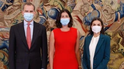 La Reina Letizia: el look en clave ‘work’ con el que ha recibido a Garbiñe Muguruza