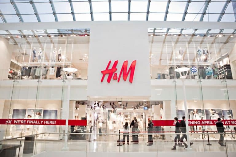 H&M: esta chaqueta está en tres colores, abriga y solo vale 39,99 euros