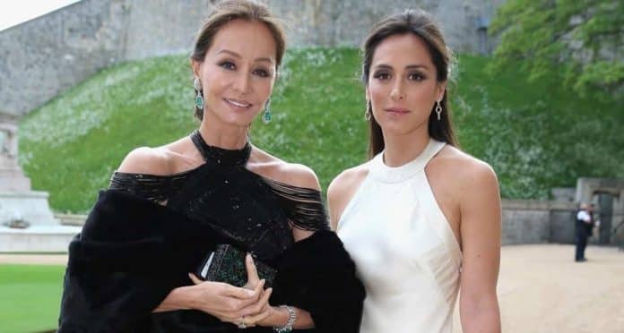 Tamara Falcó posando con Isabel Preysler