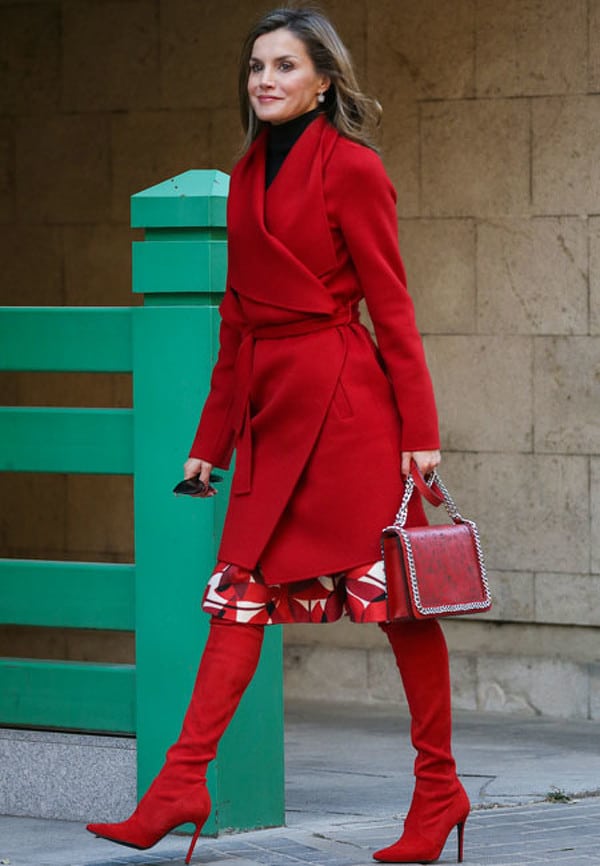 Reina Letizia con botas rojas - Asociación Española Cancer 2017