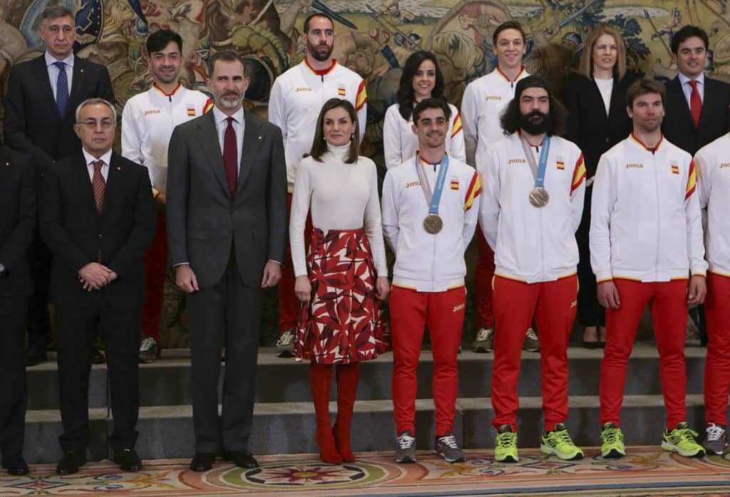 Reina Letizia deportistas 2018 botas rojas
