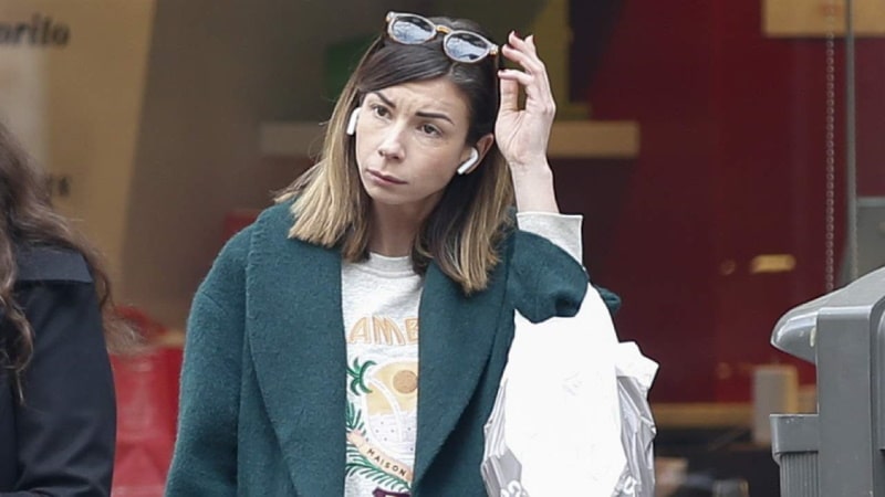Alba Santana pide ayuda a Sálvame asustada ante las especulaciones tras la pérdida de sus padres