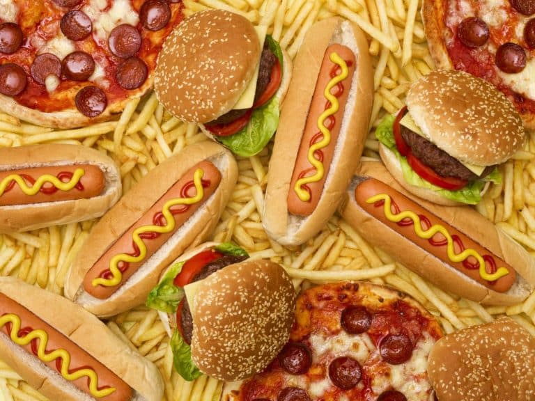Los diez alimentos que más engordan y comes a diario