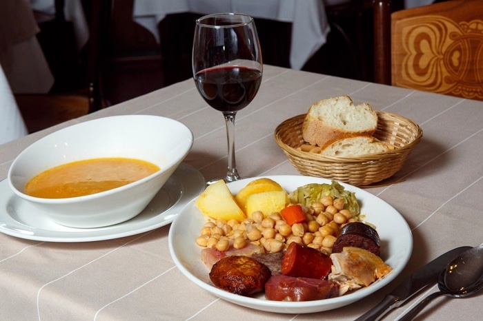 Cocido madrileño: qué lleva y cómo se come el plato más tradicional