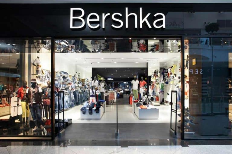 Bershka tiene el mejor vestido para Nochevieja por solo 19,99 euros