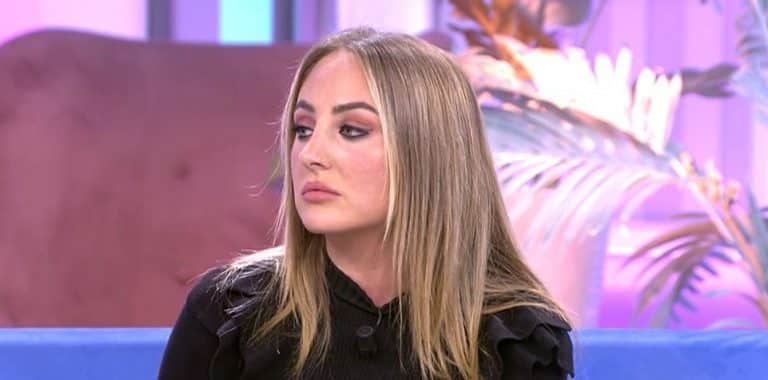 Rocío Flores sigue de luto por el fin de su ‘familia feliz’ pero vuelve a defender a su padre
