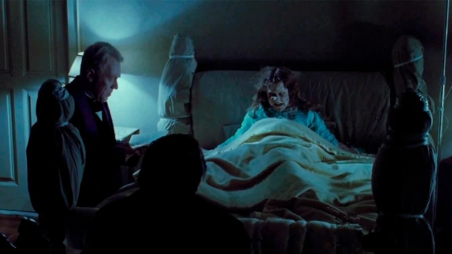 El exorcista escena cama