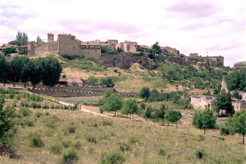Diez pueblos con grandes murallas para una escapada en invierno