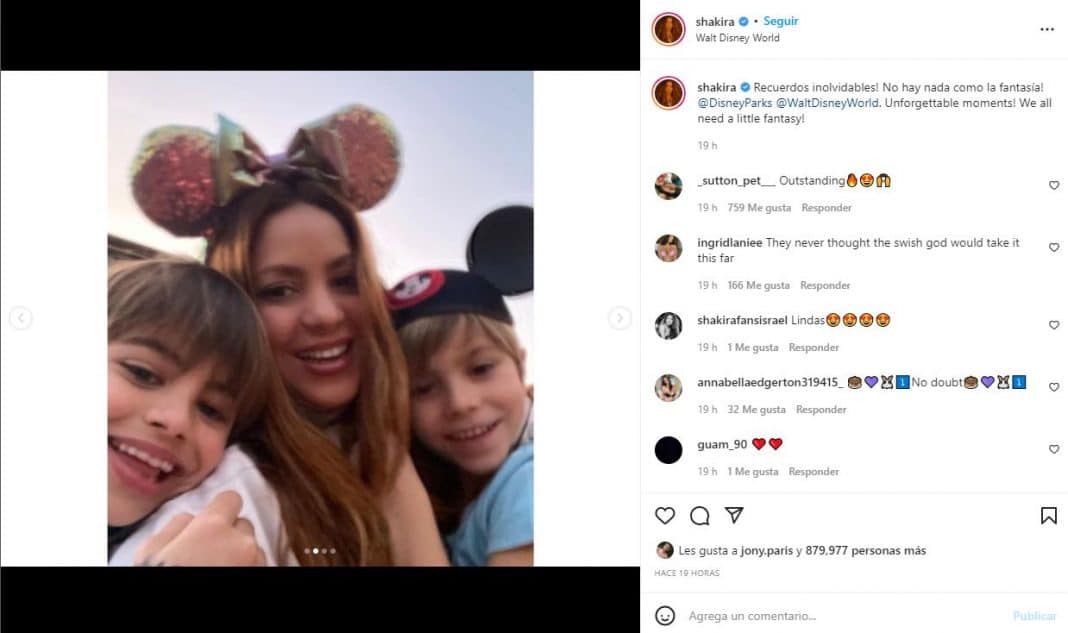 Shakira se lo pasa bomba en Disney - Instagram con niños