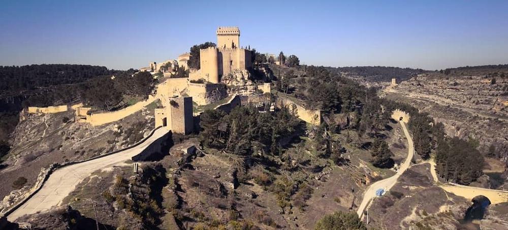 Diez pueblos con grandes murallas que son más bonitos en invierno