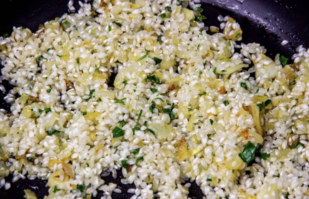 Este arroz con almejas es la mejor versión de la paella que vas a probar