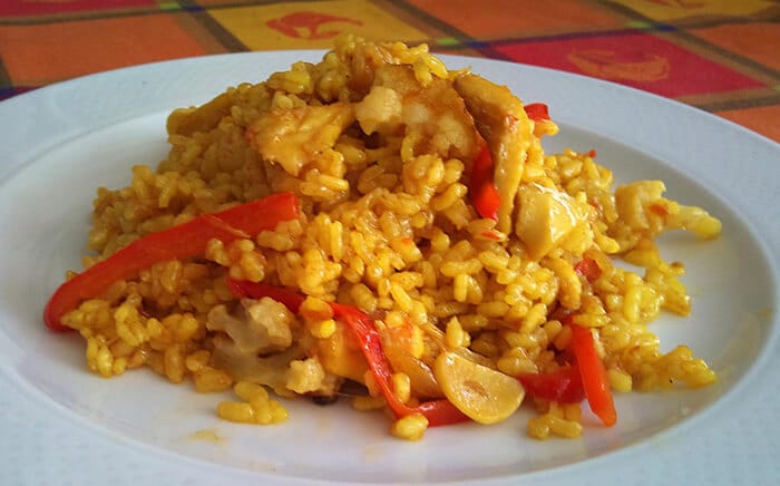 Arroz con bacalao: los pasos para disfrutar de un plato mejor que la paella