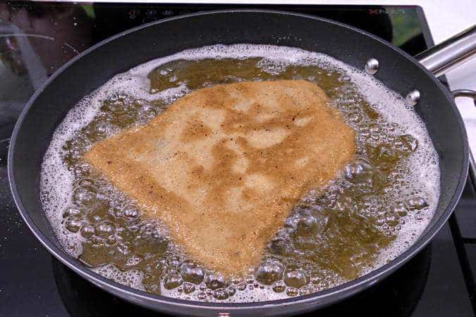 Cómo rebozar y freír un cachopo para que te salga de escándalo cachopo