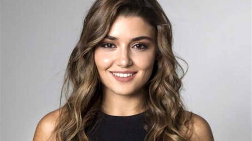 Love is in the air: el cambio físico de Hande Erçel, en fotos