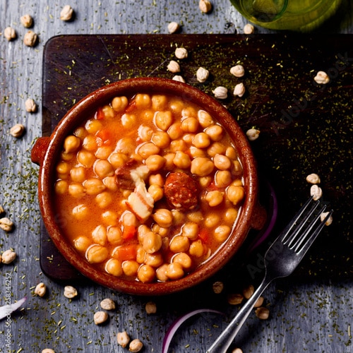 Garbanzos a la riojana: el guiso más fácil y sabroso para este invierno