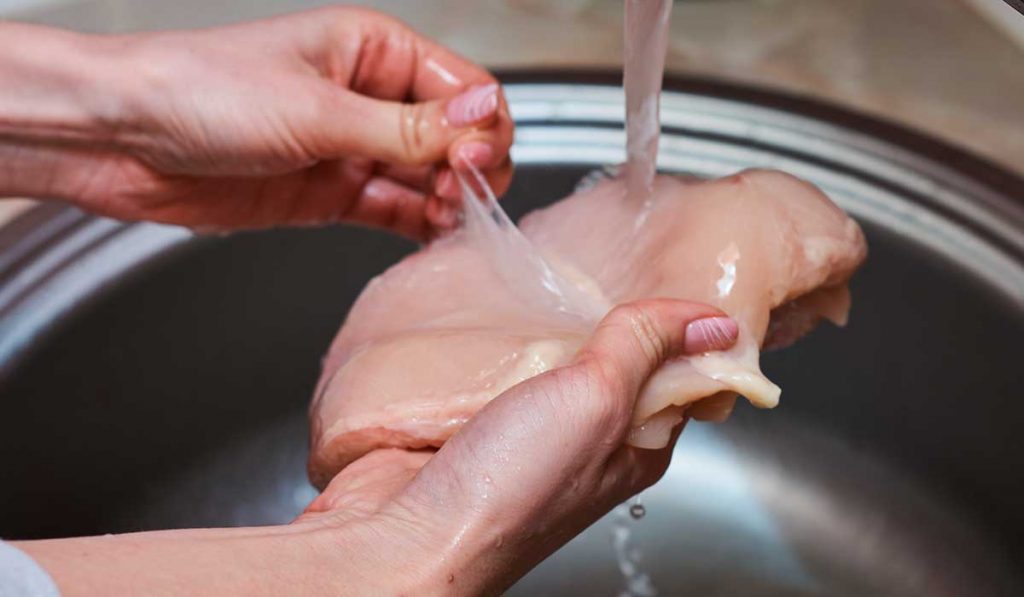 Los 7 errores imperdonables al cocinar pollo que debes evitar