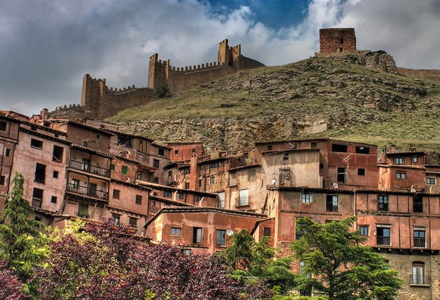 Diez pueblos con grandes murallas que son más bonitos en invierno