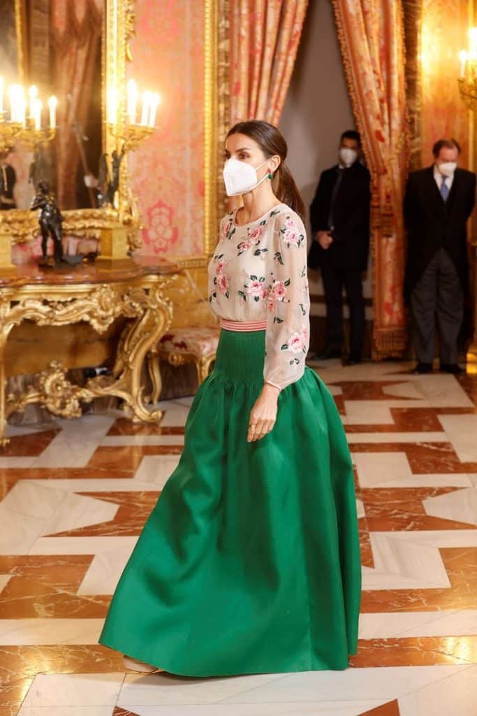 reina-letizia-vestido-valentino-reina-sofia-1977-casa-real