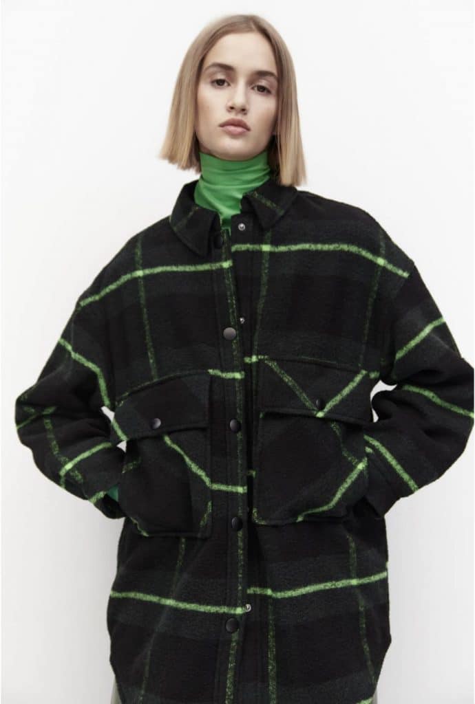 La chaqueta más atractiva de Zara está rebajada a mitad de precio