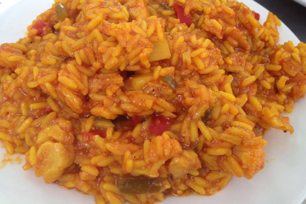 Arroz con bacalao: los pasos para disfrutar de un plato mejor que la paella