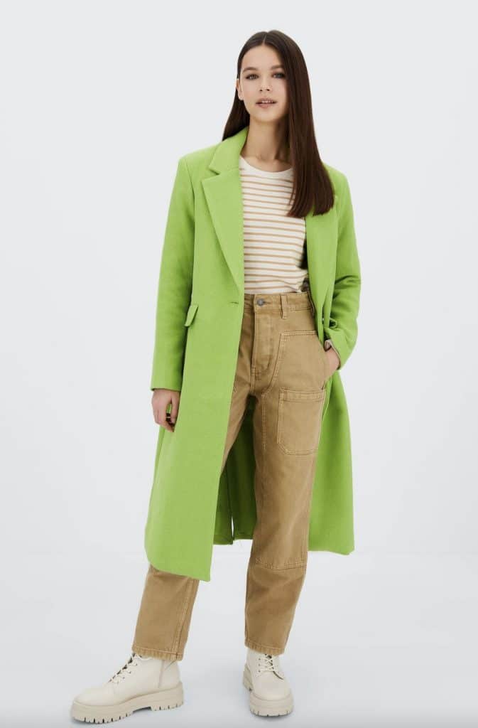 Esta mini bandolera de Stradivarius le da mil vueltas a cualquier bolso de Zara