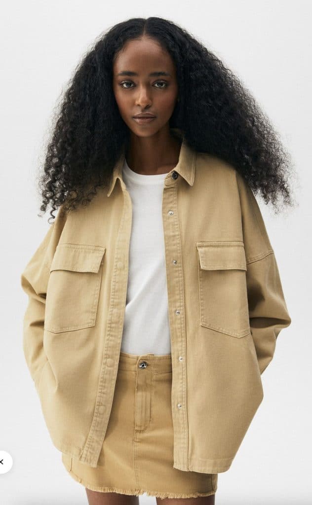 Pull&Bear da la sorpresa con este vestido innovador que roza los 20 euros