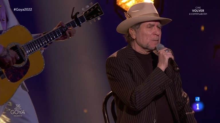 Goya 2022: Joaquín Sabina reaparece en su cumple y justo dos años después de su grave caída