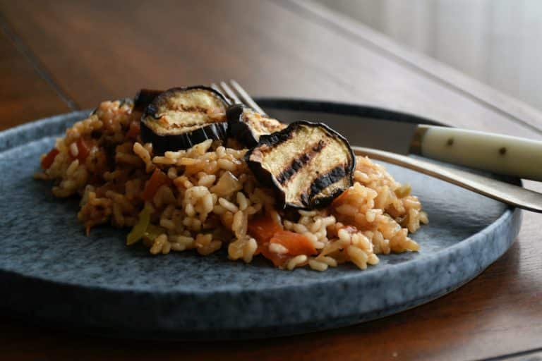 Este arroz meloso con berenjena te hará gozar a lo grande