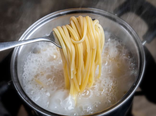 El secreto para cocer la pasta en la mitad de tiempo