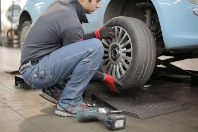DGT: el producto para reparar un pinchazo en cinco minutos