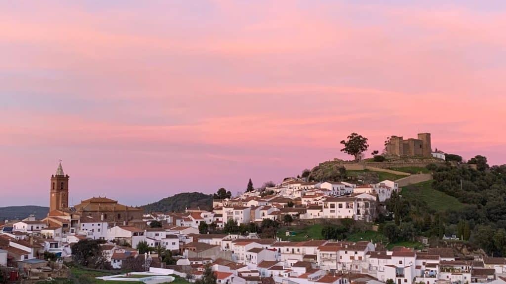 El pueblo de Huelva que te enamorará por su castillo y sus vistas Huelva