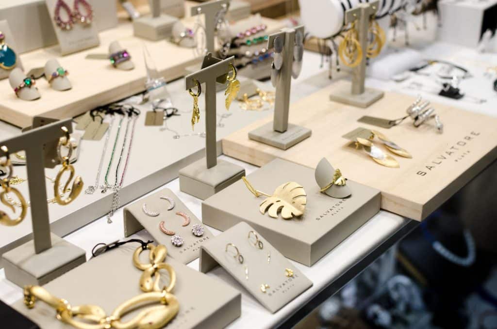 El mejor secreto que guardan las floristerías y joyerías de los clientes es...
