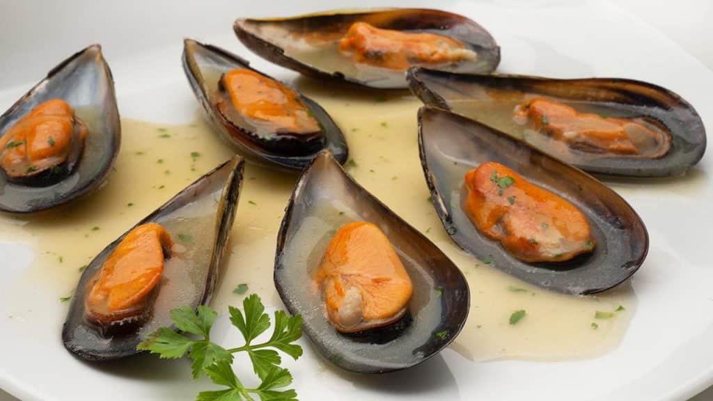 Los mejillones asados que te harán odiar la clásica receta al vapor