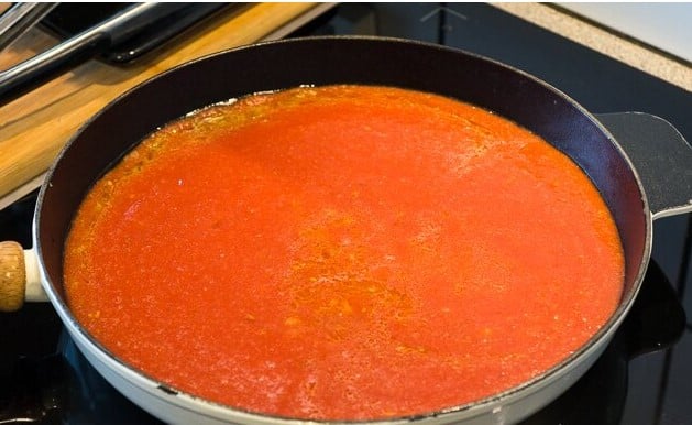 Cómo hacer pollo en salsa de tomate para no dejar de untar 
