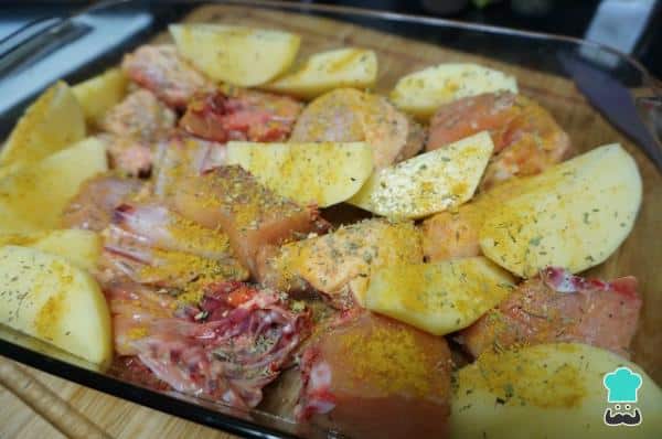 El secreto para hacer un pollo al curry en el horno de escándalo