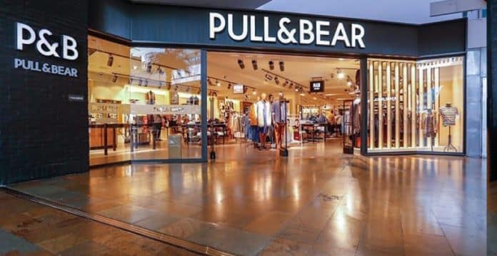 Pull&Bear da la sorpresa con este vestido innovador que roza los 20 euros