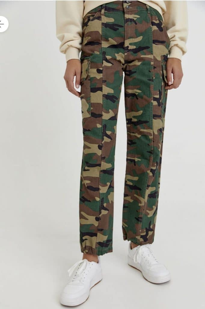 Pull&Bear tiene esta cazadora básica por 12,99 euros para usar a diario