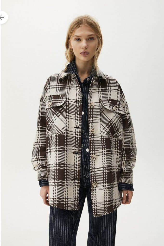 Pull&Bear tiene esta cazadora básica por 12,99 euros para usar a diario