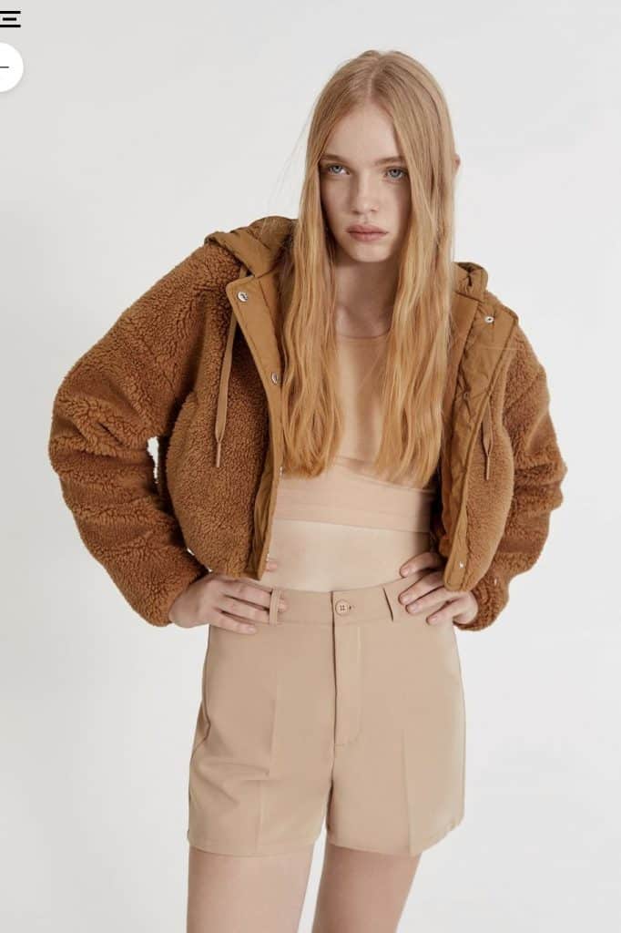 Pull&Bear tiene esta cazadora básica por 12,99 euros para usar a diario